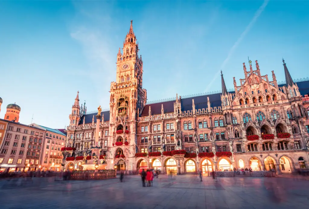 Fantastic evening view of Marienplatz – City-center square & tra