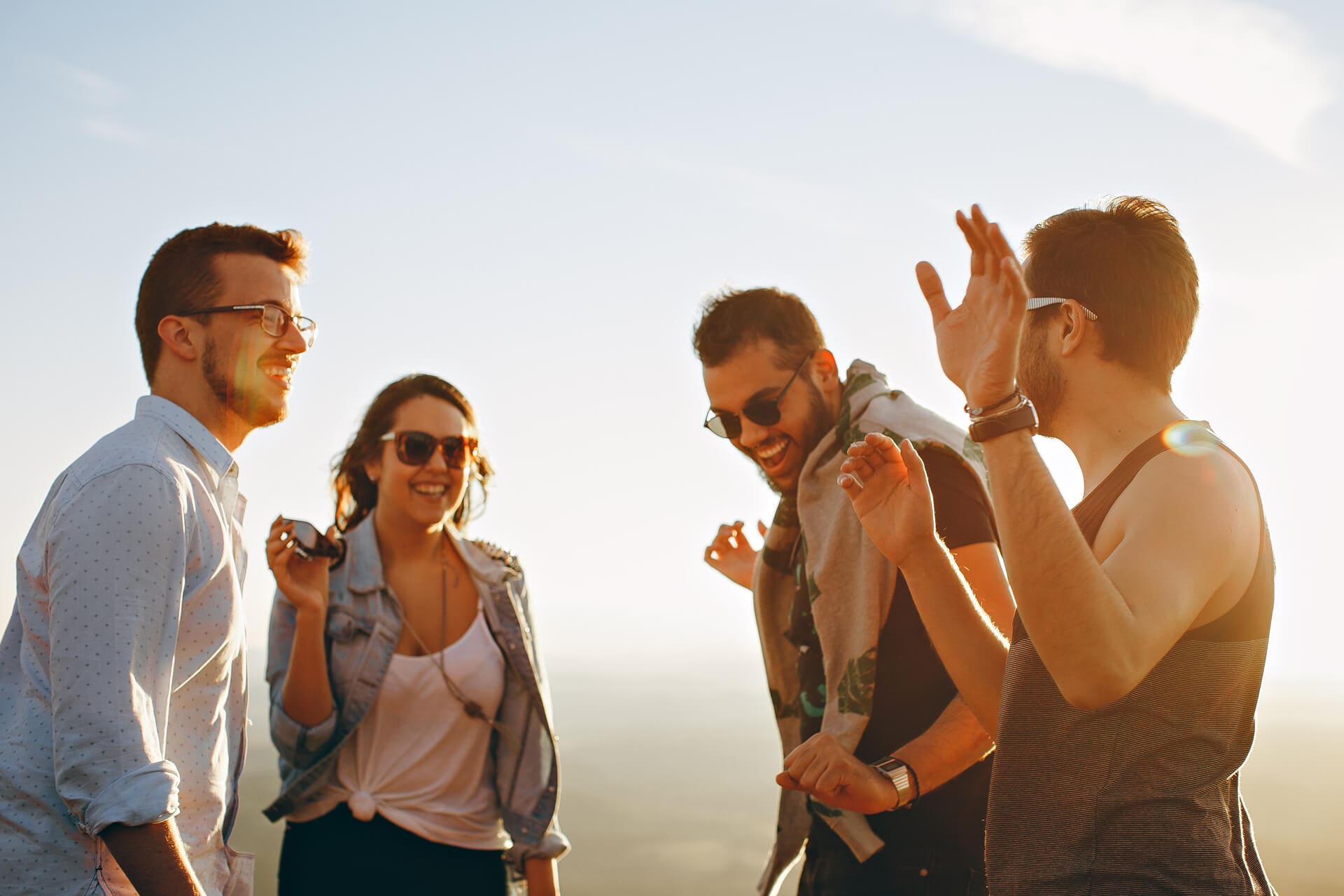 Celebrating the moment together: friends enjoying a carefree atmosphere, sunshine and good vibes on the go with Stay KooooK.