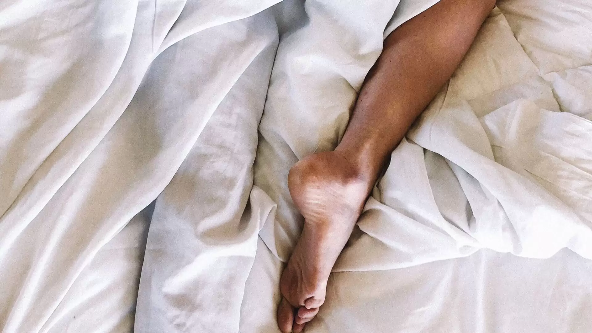 Leg outside the Stay KooooK bed