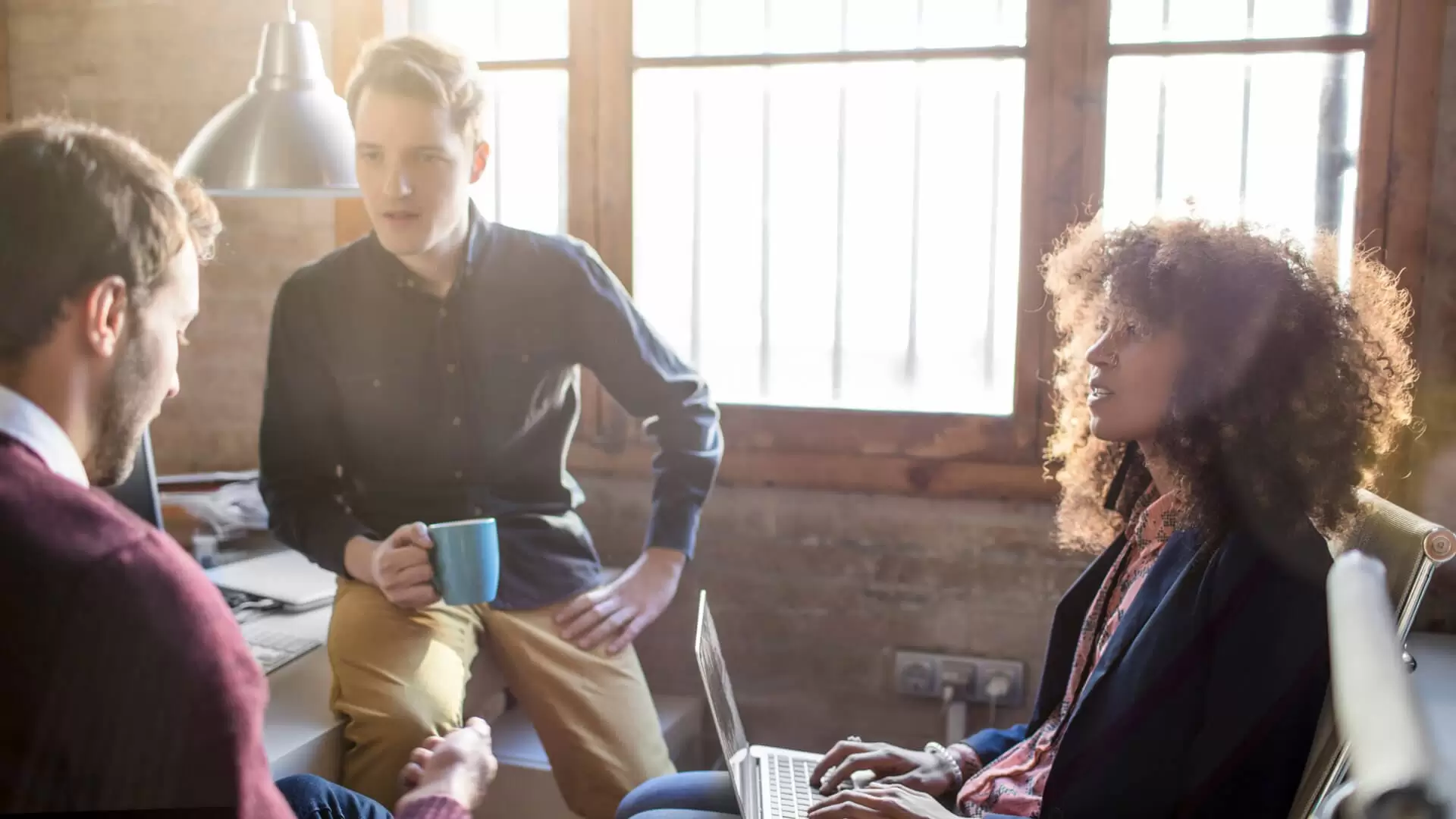 header_colleagues-working