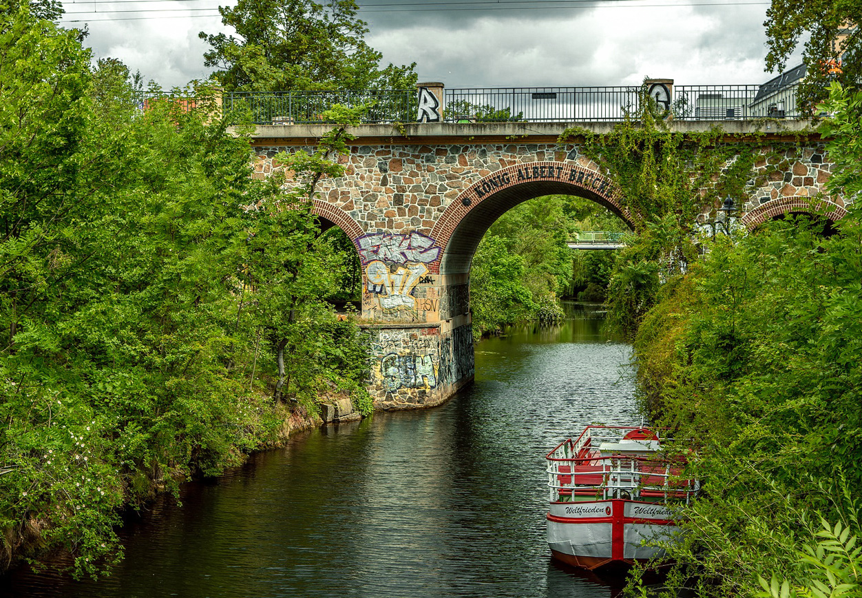 The König-Albert Bridge in Leipzig—surrounded by greenery, blending historic architecture with a calm waterside atmosphere.